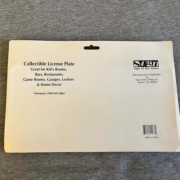 Elvis Presley Collector Series License Plate Decor - Picture 3 of 3